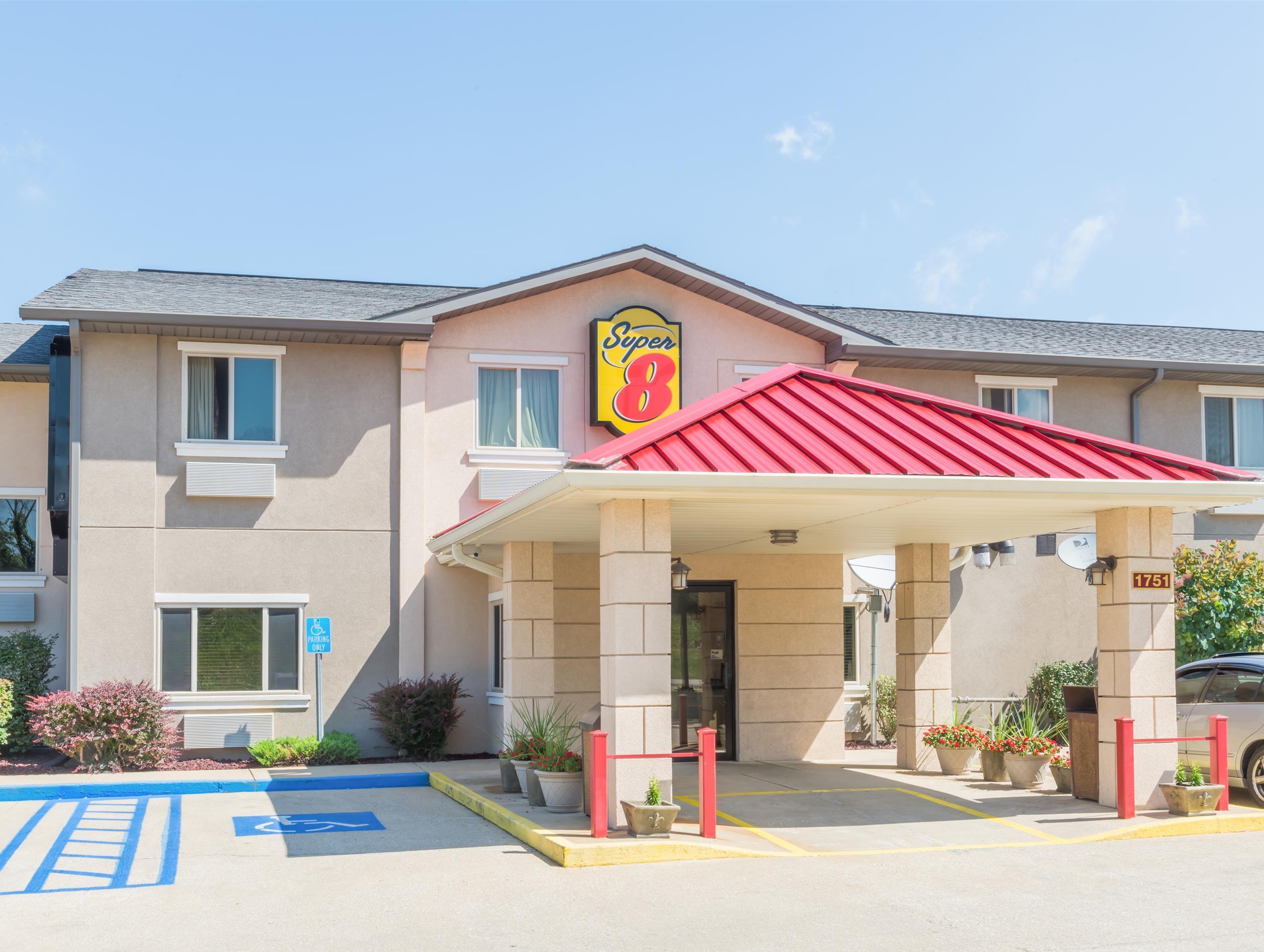 Super 8 By Wyndham Bloomington University Area Exterior foto